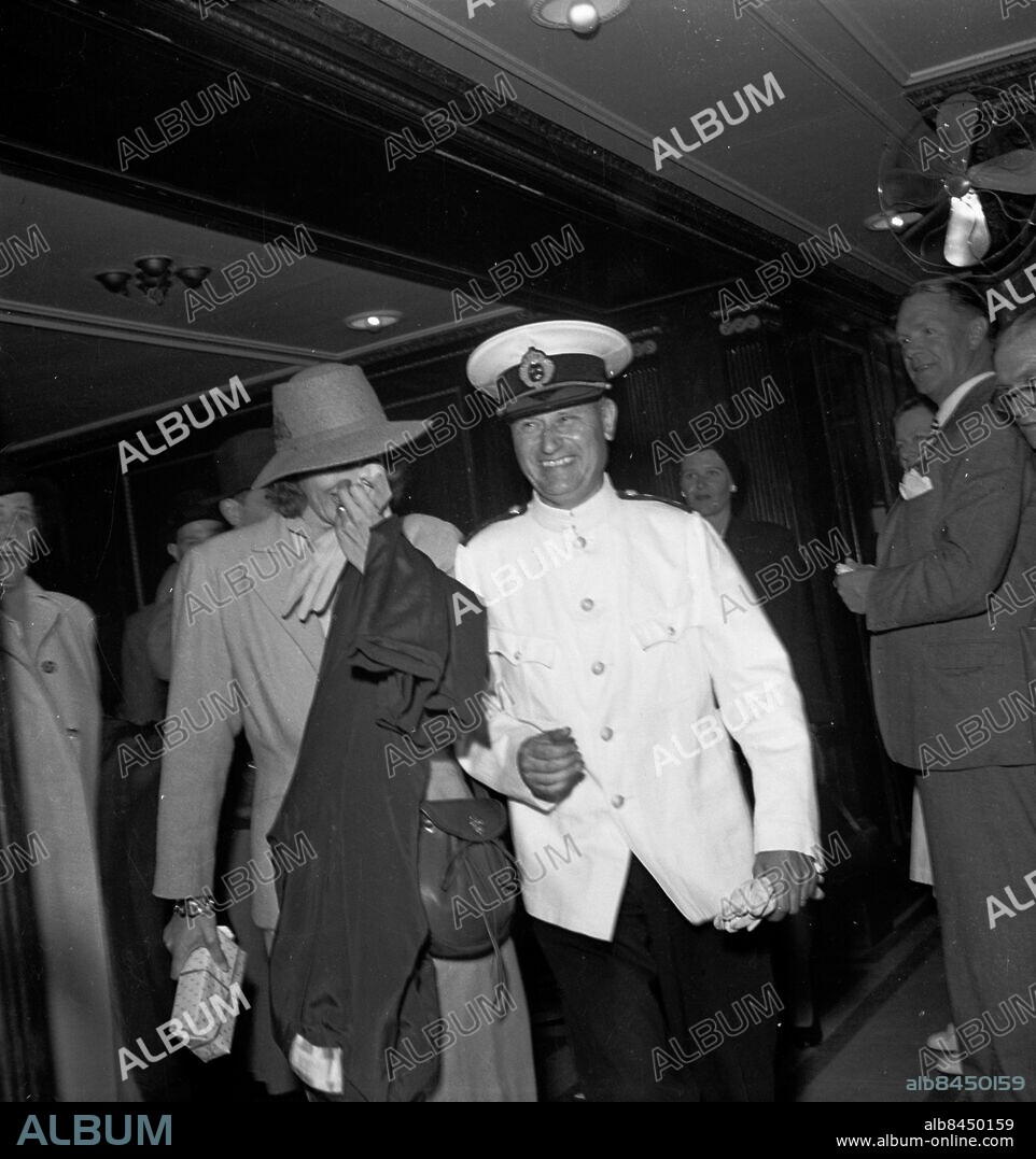 Göteborg augusti 1946 Greta Garbo kommer till Göteborg. *** Local Caption *** . KAMERAREPORTAGE.