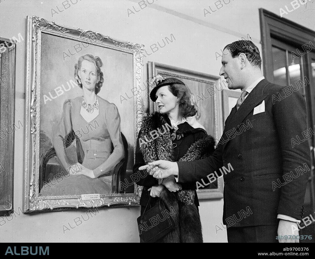 London Portrait Society Show at the New Burlington. Galleries . Mr Frank Slater , the artist shows his picture of Miss Elisabeth Allen to the original herself . 17 April 1939.