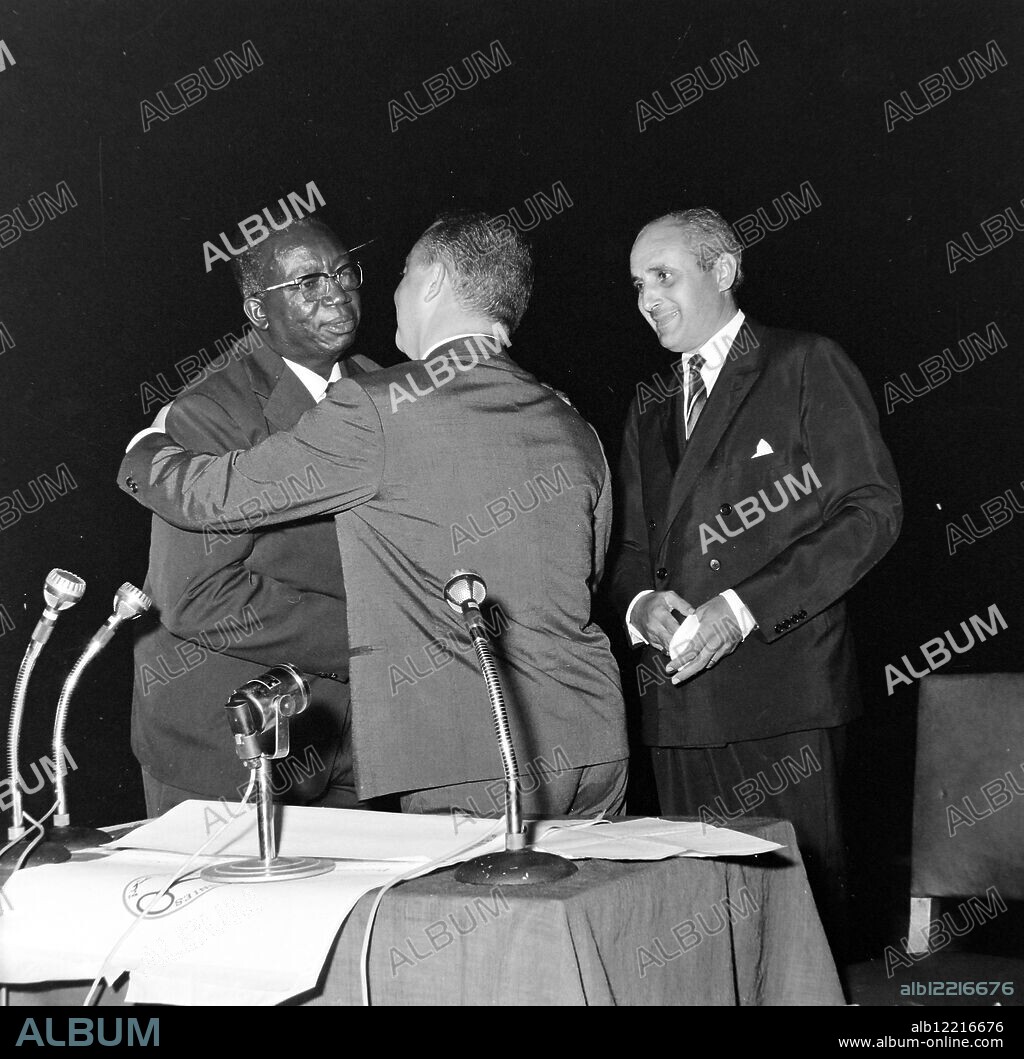 SIEL HADJ SAMBA GUEY WITH BOURGUIBA AND BOUTALEB IN CASABLANCA, MOROCCO / ;. 26 AUGUST 1964.