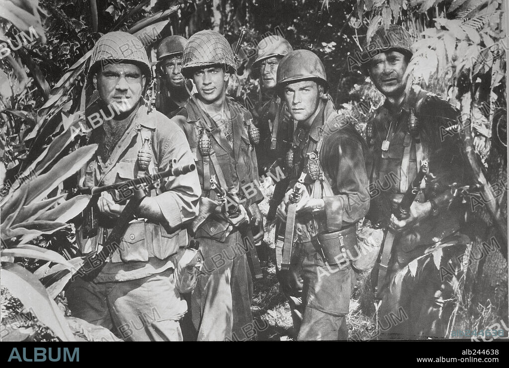 BUDDY EBSEN, MARK DAMON y ROBERT WAGNER en LOS DIABLOS DEL PACÍFICO, 1956 (BETWEEN HEAVEN AND HELL), dirigida por RICHARD FLEISCHER. Copyright 20TH CENTURY FOX.