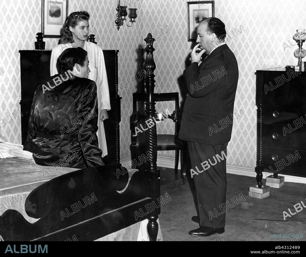 ALFRED HITCHCOCK, GREGORY PECK y INGRID BERGMAN en RECUERDA, 1945 (SPELLBOUND), dirigida por ALFRED HITCHCOCK. Copyright Selznick International Pictures/Vanguard Films.