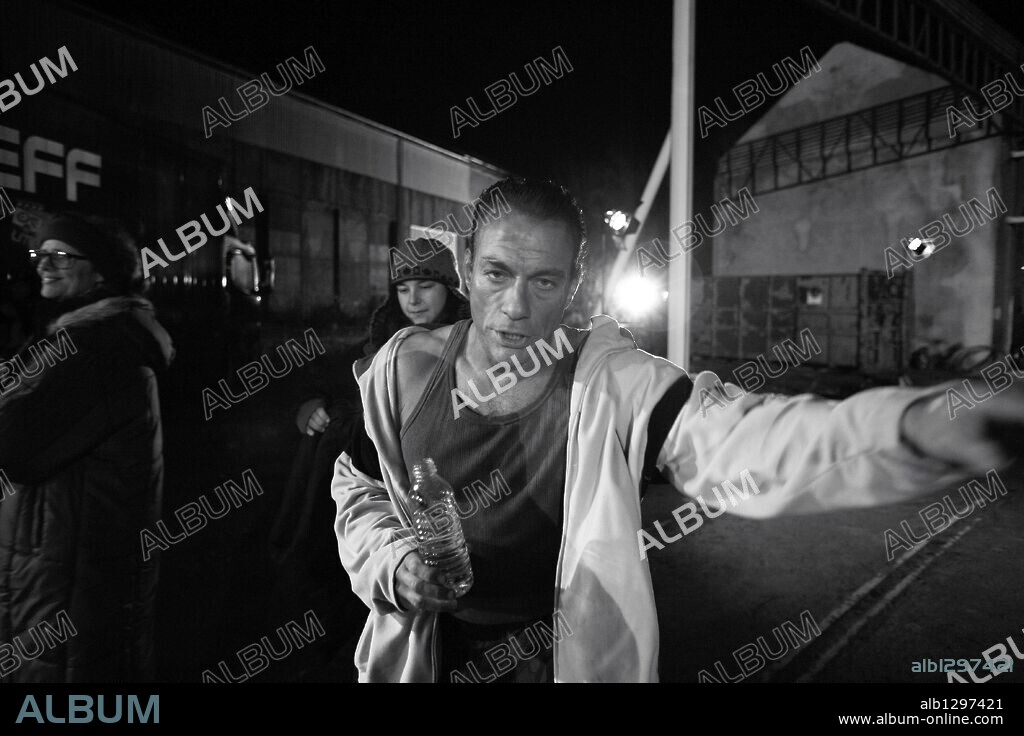 JEAN-CLAUDE VAN DAMME en JCVD, 2008, dirigida por MABROUK EL MECHRI. Copyright SAMSA FILM/GAUMONT.