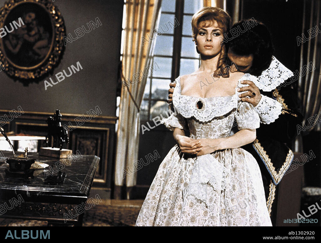 MICHELE MERCIER en ANGELIQUE, MARQUESA DE LOS ANGELES, 1964 (ANGELIQUE, MARQUISE DES ANGES), dirigida por BERNARD BORDERIE. Copyright GLORIA-FILM GMBH.