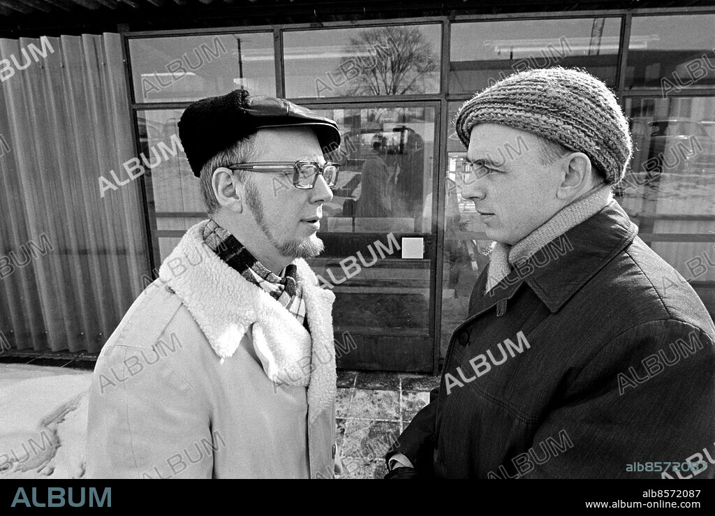1968-03.. Kristian Romare, TV-producent, och Carl Slättne, experiment- och dokumentärfilmare.. Foto: Bo-Aje Mellin / RiR / SVT / Kod: 5600. Bild och reportage publ. i RiR 13/68 sid. 22 inför TV-programmet Möt Pi Lind. En porträttskiss av Carl Slättne.. RiR 18910 sv/v neg   . Profiler Baskrar.