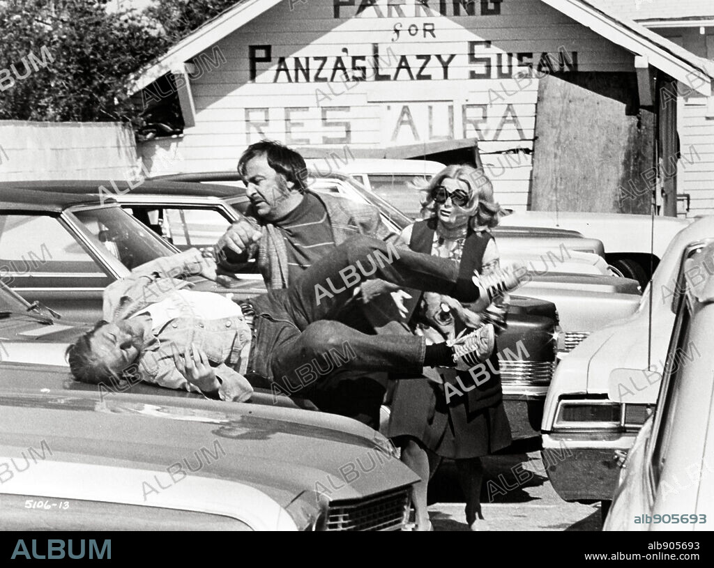 GENA ROWLANDS, SEYMOUR CASSEL and VAL AVERY in MINNIE AND MOSCOWITZ, 1971, directed by JOHN CASSAVETES. Copyright UNIVERSAL PICTURES.