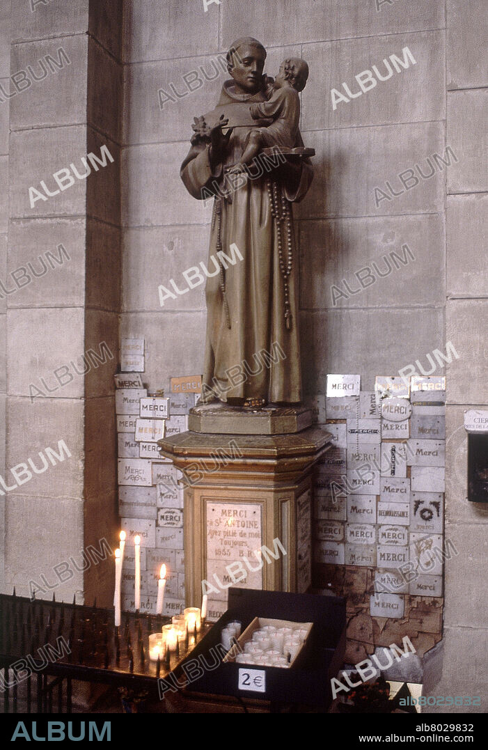 INTERIOR DE LA CATEDRAL DE SAINT FRONT - ESTATUA DE SAN ANTONIO - 1933.