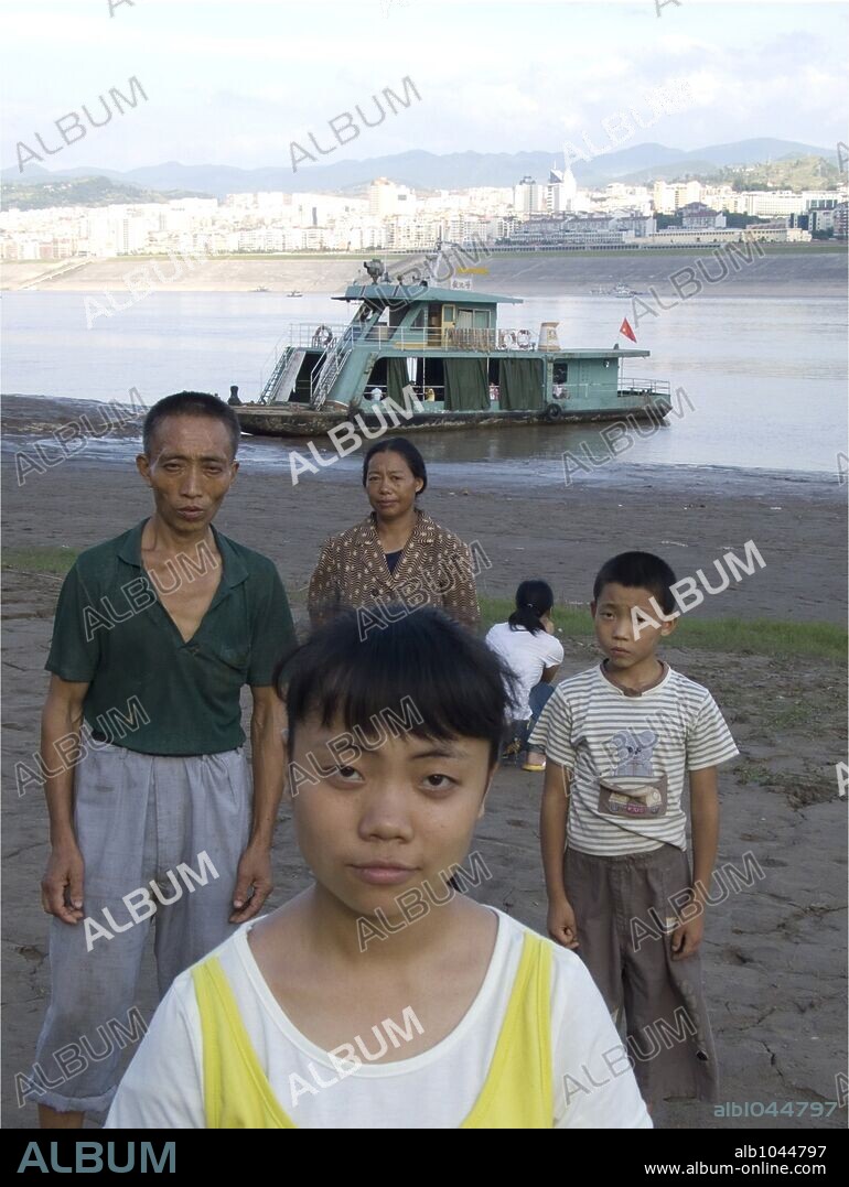 YUNG CHANG in UP THE YANGTZE, 2007, directed by YUNG CHANG. Copyright EYE STEEL FILM/NATIONAL FILM BOARD OF CANADA (NFB).