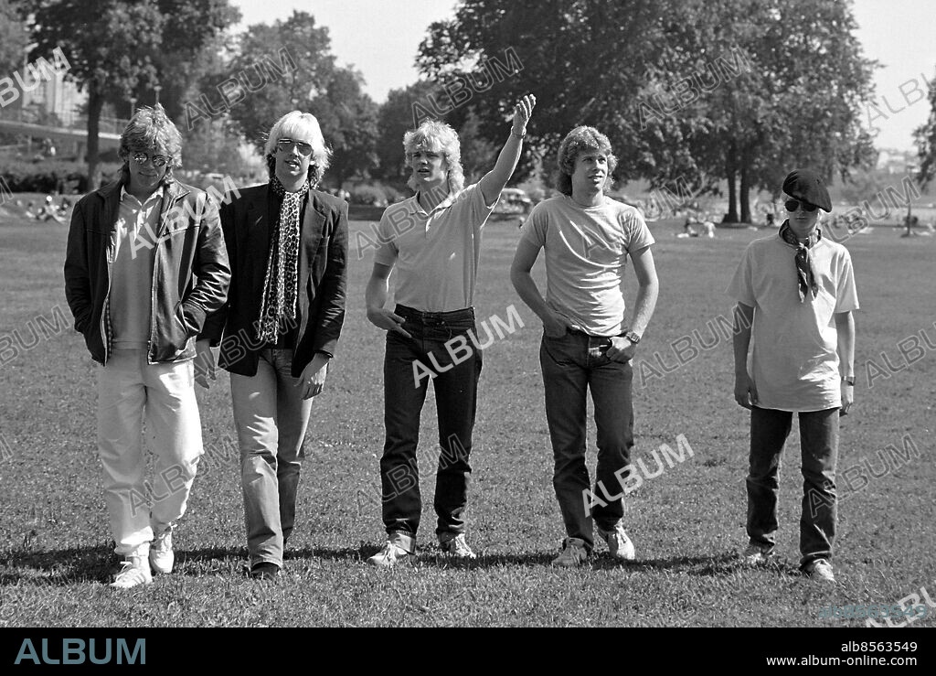 STOCKHOLM 1981-08-05. Popbandet Gyllene Tider med fr.v. Anders Herrlin, Per Gessle, Micke "Syd" Andersson, Mats "MP" Persson och Göran Fritzon, fotograferade i Rålambshovsparken. Foto: Per Kagrell / EXP / TT kod 26.