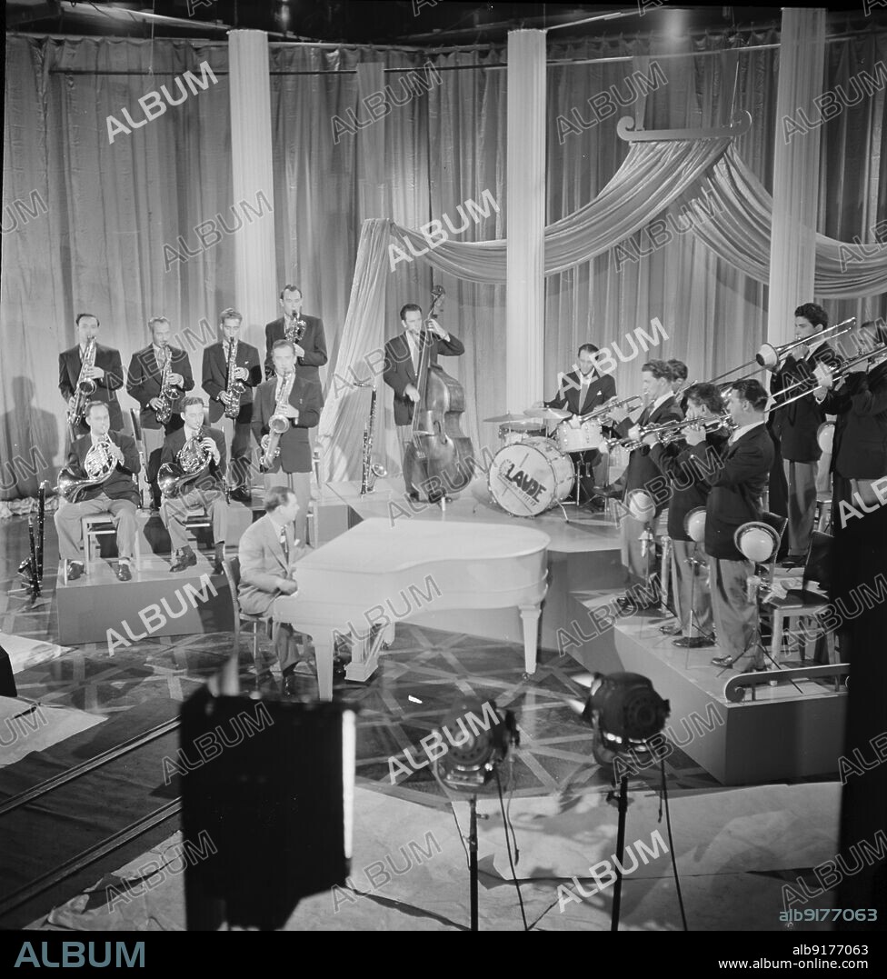WILLIAM PAUL GOTTLIEB. Portrait of Claude Thornhill, Sandy Siegelstien, Willie Wechsler, Micky Folus, Joe Shulman, Billy Exiner, Mario Rullo, Danny Polo, Lee Konitz, Bill Bushing, Emil Terry, Lou Mucci, Eddie Zandy, Barry Galbraith, Bill Barber, Al Langstaff, and Vahe (Tak) Tak.