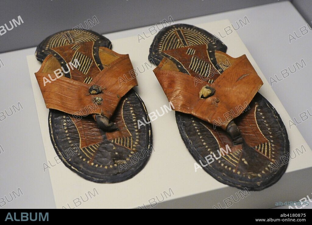 Par de Sandalias. Manufacturadas en cuero. Cultura Beréber. Siglo XIX. Marruecos, África. Museo de América. Madrid. España.