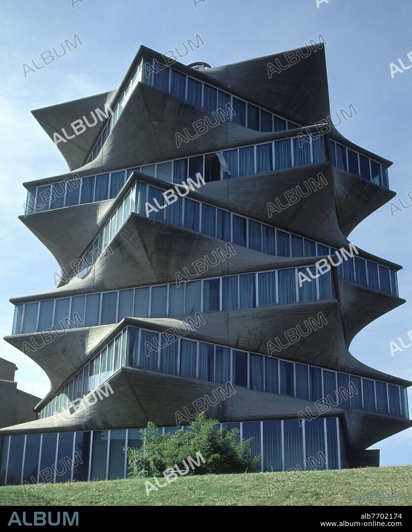 MIGUEL FISAC. EDIFICIO LA PAGODA SITUADO EN LA AVENIDA DE AMERICA SEDE DE LOS LABORATORIOS JORBA CONSTRUIDO ENTRE LOS AÑOS 1965-1970 FUE DERRUIDO EN E.