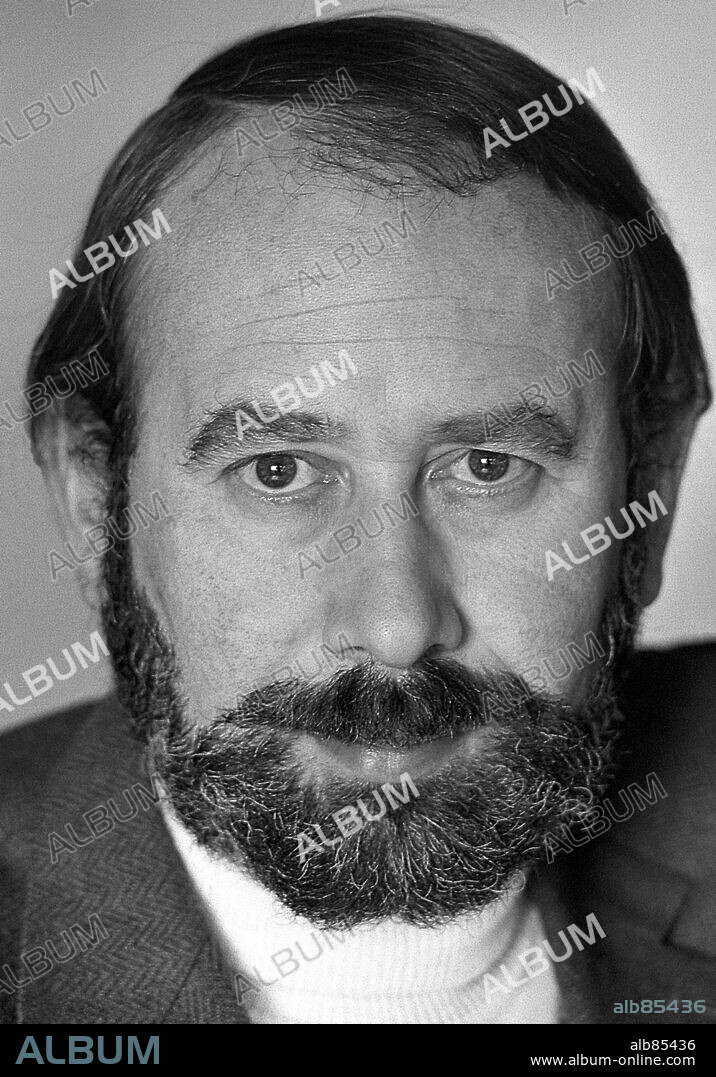 El escritor y poeta español José Manuel Caballero Bonald, fotografiado en Madrid en 1970.