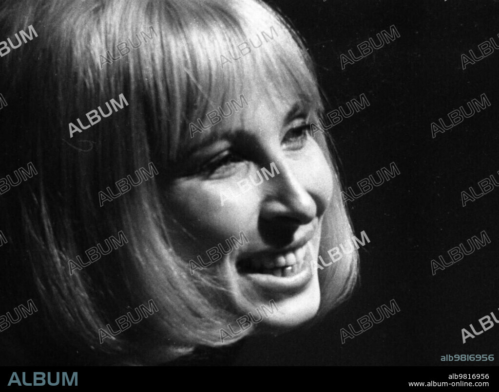 Personalities from politics; economy and culture from the years 1965-71. Vera Oelschlegel (actress) (singer) GDR; DEU; Germany; Europe.