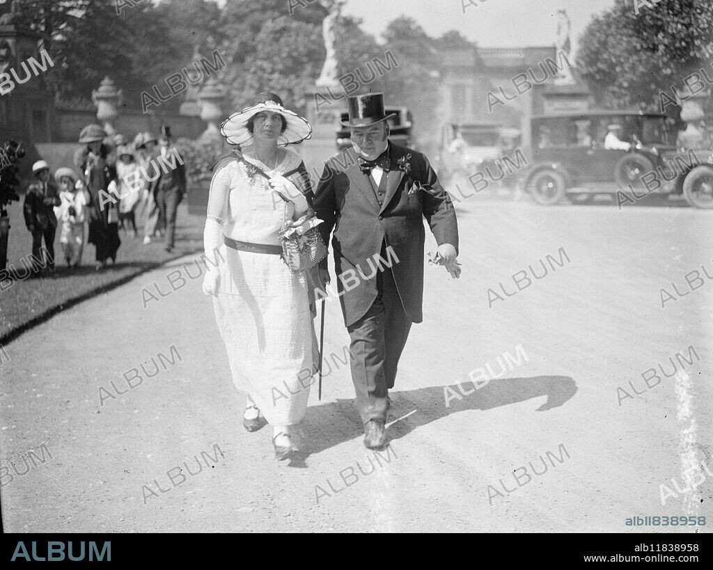 Lady Rachel Cavendish weds the Hon James Gray Stuart at Edensor , near Chatsworth . Mr J Lomax Cockayne arriving with his wife . 4 August 1923.
