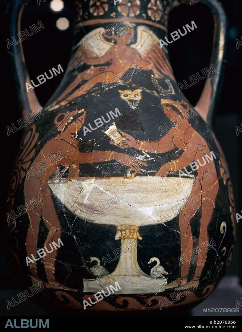 ARTE GRIEGO. MAGNA GRECIA. "REPRESENTACION DE DOS MUJERES COGIENDO AGUA DE UNA FUENTE". Pelike italiata. Estilo FIGURAS ROJAS. Primeros treinta años del siglo IV a. C. Museo Arqueologico de Paestum. Italia.