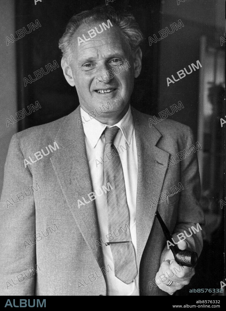 ARKIV 19640805 . Gunnar Heckscher, professor och politiker, Högerpartiets ordförande 1961-65. Ambassadör i New Delhi 1965-70 samt i Tokyo 1970-75. Foto Folke Hellberg code 23 . COPYRIGHT SCANPIX SWEDEN.