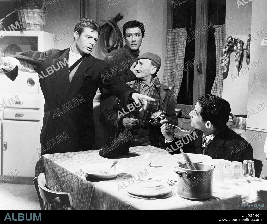 CARLO PISACANE, MARCELLO MASTROIANNI, TIBERIO MURGUIA y VITTORIO GASSMAN en RUFUFÚ, 1958 (I SOLITI IGNOTI), dirigida por MARIO MONICELLI. Copyright LUX FILM.