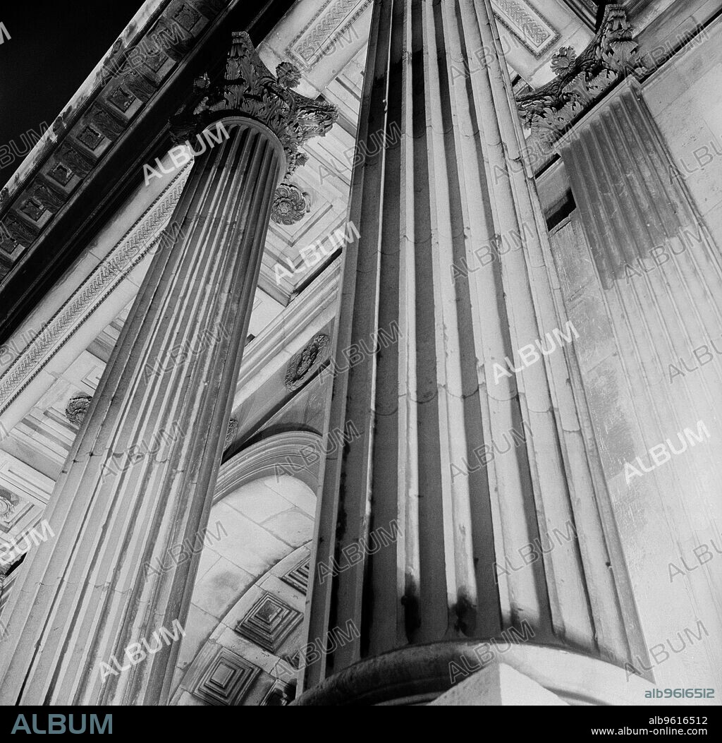 ERIC DE MARé. Wellington Arch, Westminster, London, c1945-c1980. Detail view of Wellington Arch (also known as Constitution Arch or the Green Park Arch) showing two columns. The triumphal arch was designed by Decimus Burton and was completed in 1830.