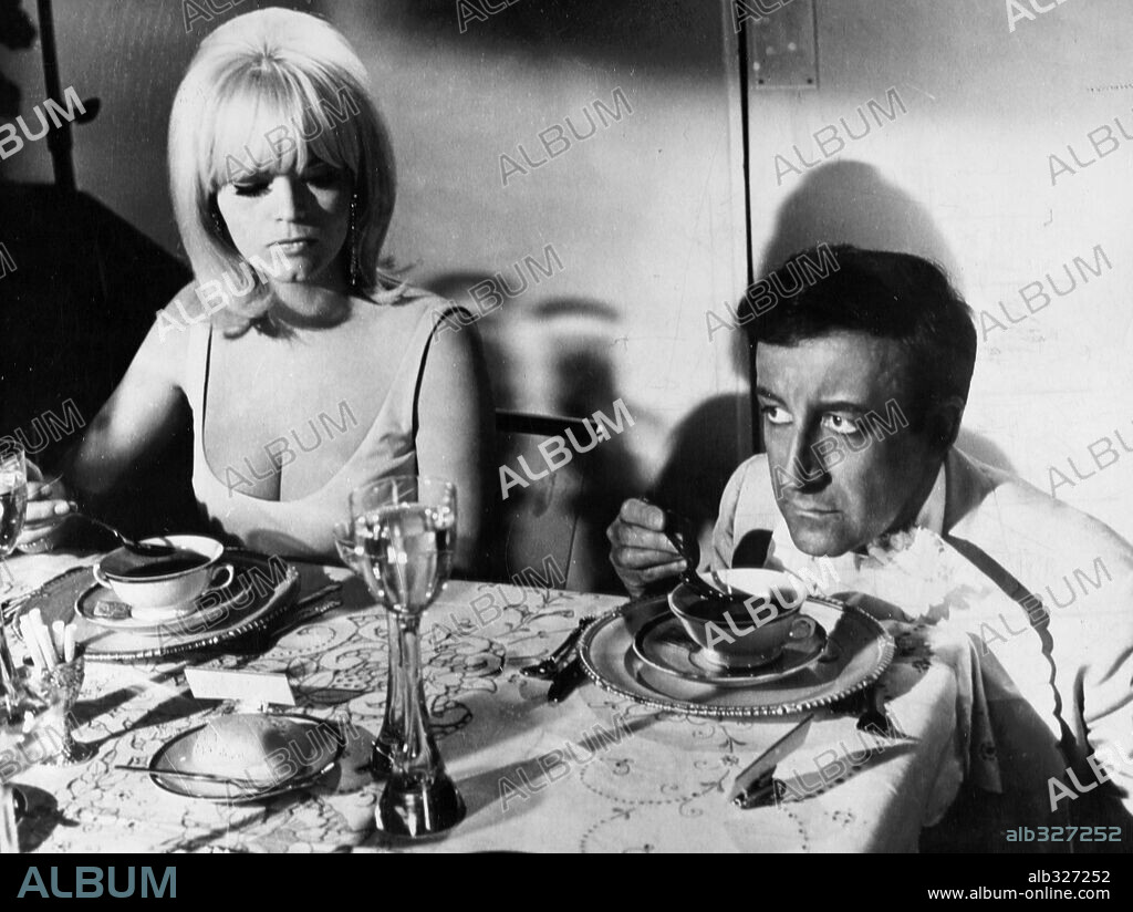 PETER SELLERS dans THE PARTY, 1968, réalisé par BLAKE EDWARDS. Copyright UNITED ARTISTS.