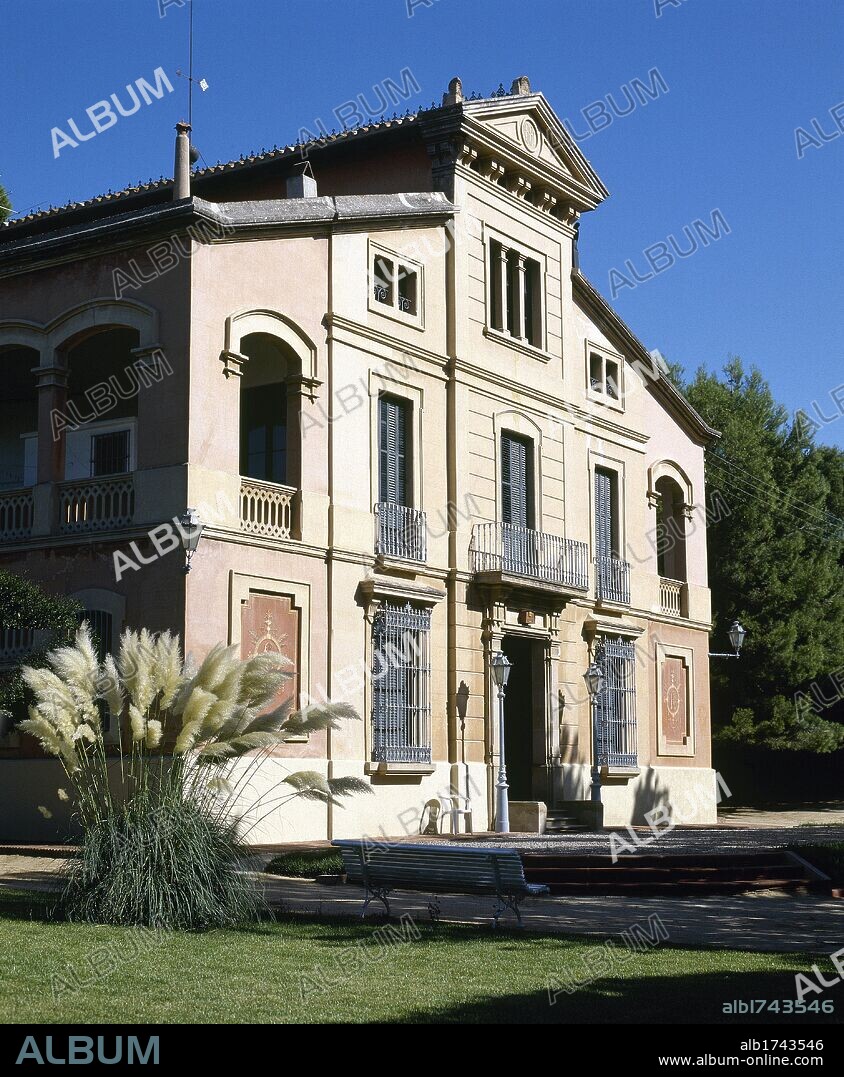 ARTE SIGLO XIX. ESPAÑA. MASIA RIBAS. Edificio neoclásico. Vista de la fachada principal. PREMIA DE MAR. Provincia de Barcelona. Cataluña.