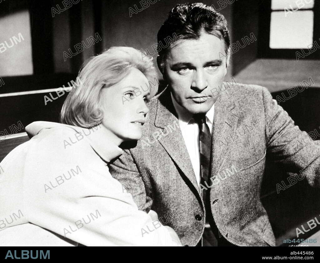 EVA MARIE SAINT y RICHARD BURTON en CASTILLOS EN LA ARENA, 1965 (THE SANDPIPER), dirigida por VINCENTE MINNELLI. Copyright M.G.M.