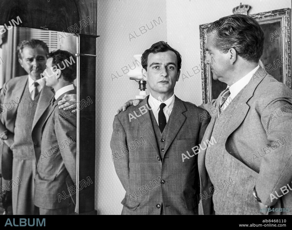 ARKIV STOCKHOLM 1963 Göran Graffman (t.v.), regissör och skådespelare, och Stig Järrel, skådespelare och revyartist, i filmen Sällskapslek, regissör Torgny Anderberg. Foto: Weine Öberg / SVT / Kod: 5600 AB Text & Bilder. Mapp: Graffman, Göran Spegelbilder Vänner persons: STIG JÄRREL;GÖRAN GRAFFMAN sites: SVERIGEBilden får endast användas i programpresenterande sammanhang. Fotografens namn, Sveriges Television samt programmets titel skall alltid anges.