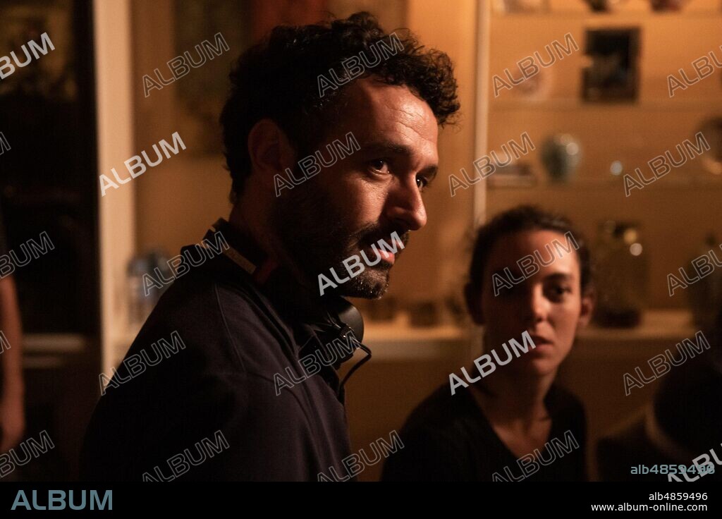 RODRIGO SOROGOYEN y VICKY LUENGO en ANTIDISTURBIOS, 2020, dirigida por ISABEL PEÑA y RODRIGO SOROGOYEN. Copyright THE LAB CINEMA S.L./CABALLO FILMS/MOVISTAR+.