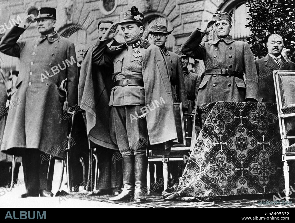 Orig. bildtext... DR. DOLLFUSS AND MAJOR FEY REVIEW SCHUTZCORPS IN VIENNA. Dr. Dollfuss, the Austrian Chancellor, and Major Emil Fe, Vice-Chancellor, reviewed members of the Austrian Schutzcorps at a great parade held on the Heldenplatz, Vienna. Photo shows: Dr. Dollfuss and Major Fey taking the salute at the review of the Schutzcorps in Vienna. Anm. E Dollfuss, 1892-1934, österrikisk politiker, förbundskansler och utrikesminister från 1932. Vid ett nazistiskt kuppförsök 25/7 1934 blev Dollfuss nedskjuten. E Fey, 1886-1938, österrikisk militär och politiker, från 1933 minister för den inre säkerheten och vicekansler. Honnörer persons: Engebert Dollfuss ;Emil Fey sites: WIEN ;ÖSTERRIKE.