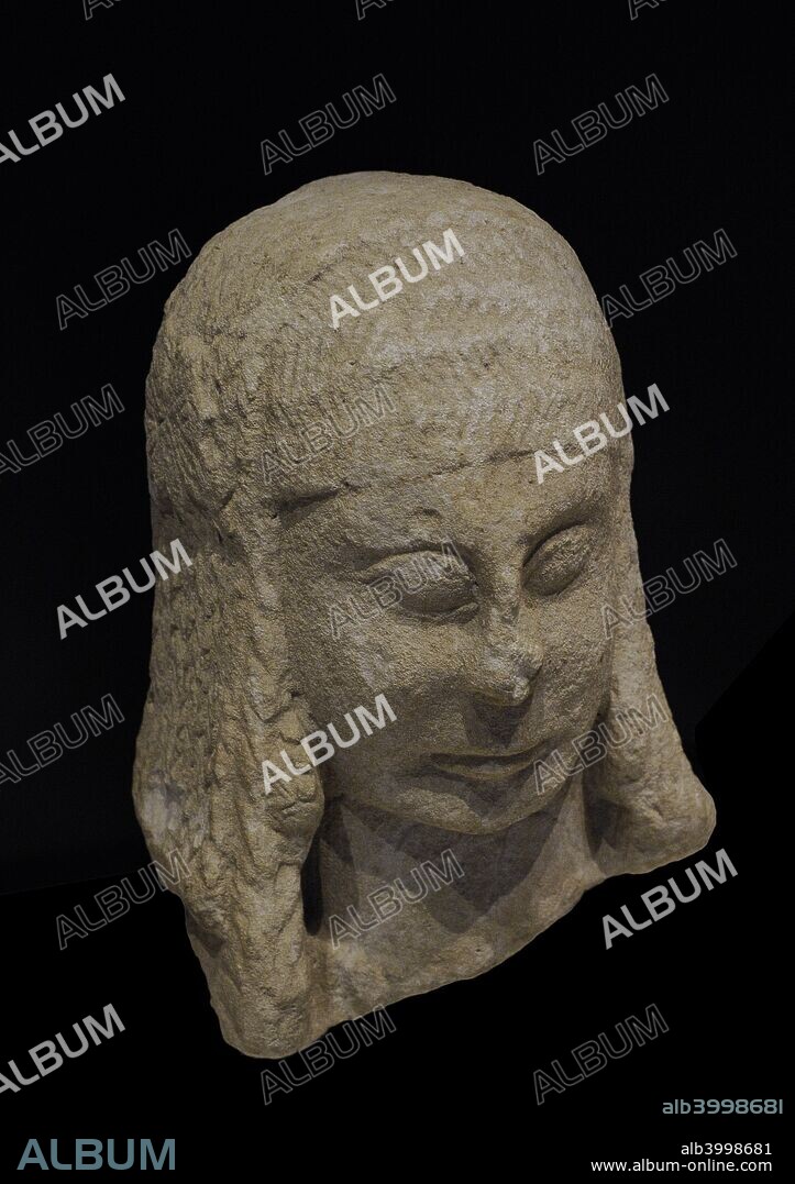 Cultura Ibérica. Cabeza femenina. Siglos IV-III a. C. Piedra arenisca. Procedente del Santuario del Cerro de los Santos (Montealegre del Castillo, provincia de Albacete). Museo Arqueológico Nacional. Madrid. España.