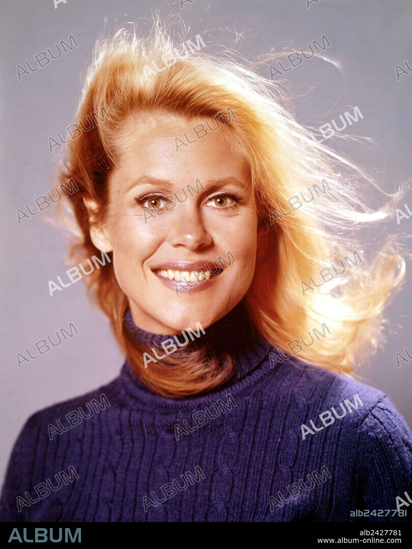 ELIZABETH MONTGOMERY in BEWITCHED, 1964, directed by IDA LUPINO, RICHARD MICHAELS and WILLIAM ASHER. Copyright COLUMBIA PICTURES.