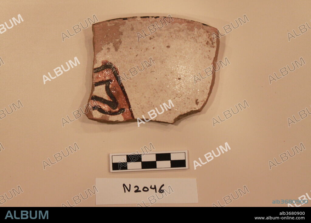 Ceramic fragment. Dimensions: D 9.5 cm x H 5.1 cm. Date: 8th-12th century.