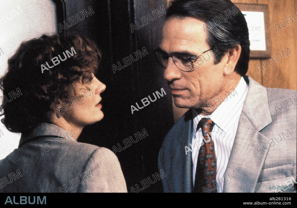 SUSAN SARANDON y TOMMY LEE JONES en EL CLIENTE, 1994 (THE CLIENT), dirigida por JOEL SCHUMACHER. Copyright WARNER BROTHERS.