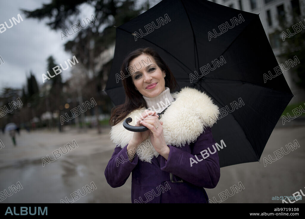 Madrid, 14/03/2018. Reportaje a Natalia Millán para Plan B. En la imagen, en el paseo de Recoletos. Foto: Maya Balanya ARCHDC.