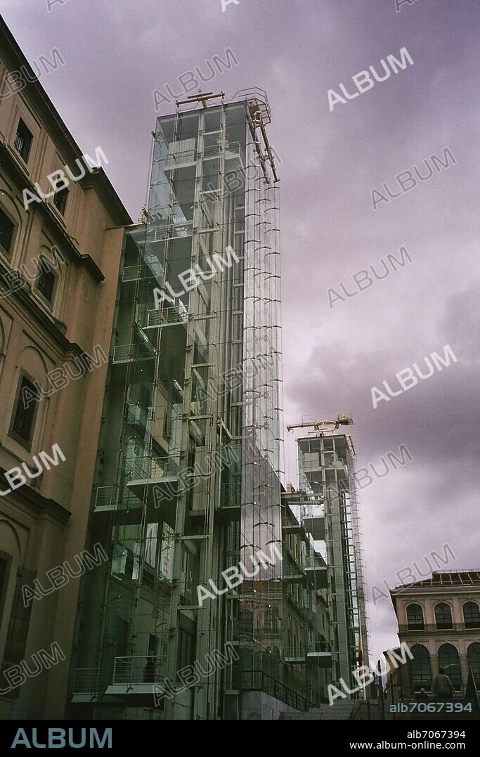 IAN RITCHIE (1947-). ASCENSORES DE CRISTAL DE LA FACHADA DEL REINA SOFIA - 1990.