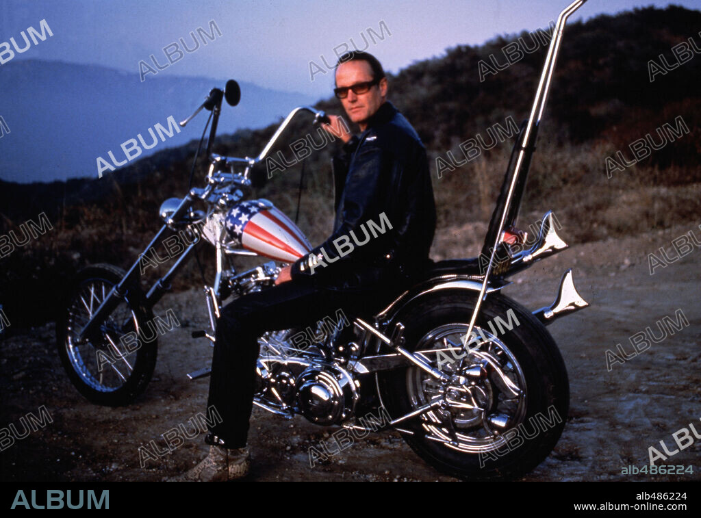 MICKEY ROURKE en DOS DUROS SOBRE RUEDAS, 1991 (HARLEY DAVIDSON AND THE MARLBORO MAN), dirigida por SIMON WINCER. Copyright M.G.M.