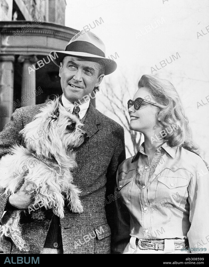 JAMES STEWART y LEE REMICK en ANATOMÍA DE UN ASESINATO, 1959 (ANATOMY OF A MURDER), dirigida por OTTO PREMINGER. Copyright COLUMBIA PICTURES.