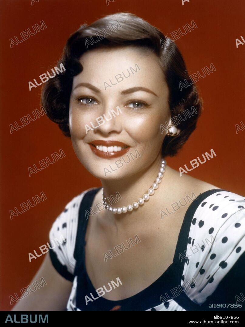 GENE TIERNEY en LA MANO IZQUIERDA DE DIOS, 1955 (THE LEFT HAND OF GOD), dirigida por EDWARD DMYTRYK. Copyright 20TH CENTURY FOX.