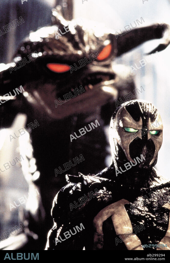 MICHAEL JAI WHITE in SPAWN, 1997, directed by MARK DIPPE. Copyright NEW LINE CINEMA / IOVINO, PETER.