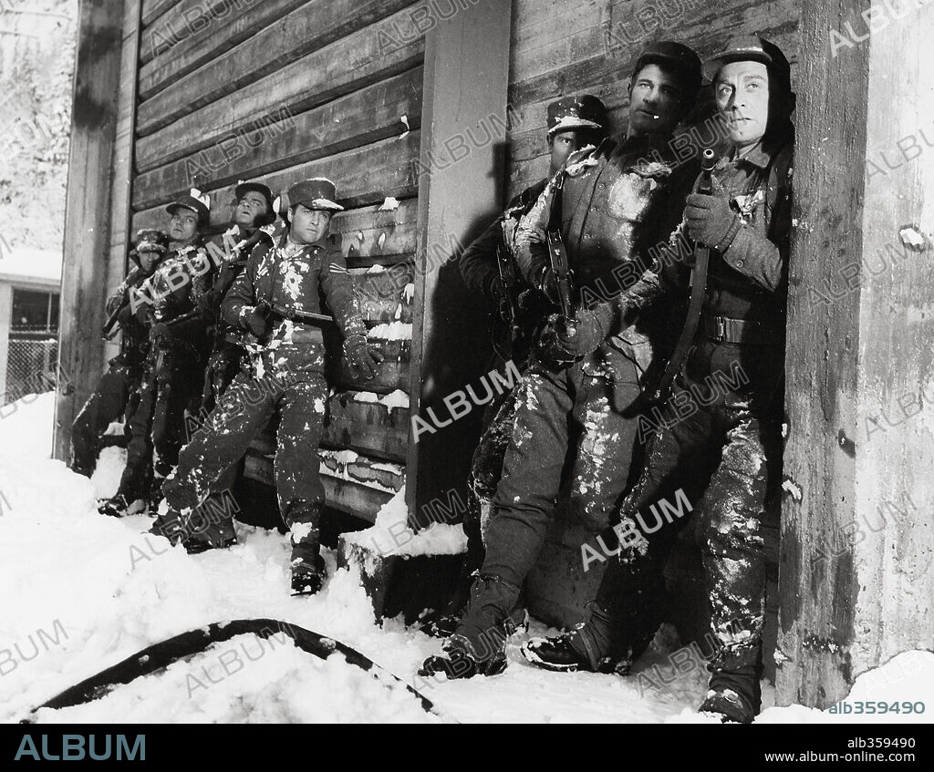 KIRK DOUGLAS en LOS HÉROES DEL TELEMARK, 1965 (THE HEROES OF TELEMARK), dirigida por ANTHONY MANN. Copyright COLUMBIA PICTURES.
