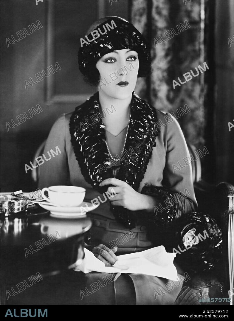 GLORIA SWANSON in FINE MANNERS, 1926, directed by LEWIS MILESTONE and RICHARD ROSSON. Copyright PARAMOUNT PICTURES.