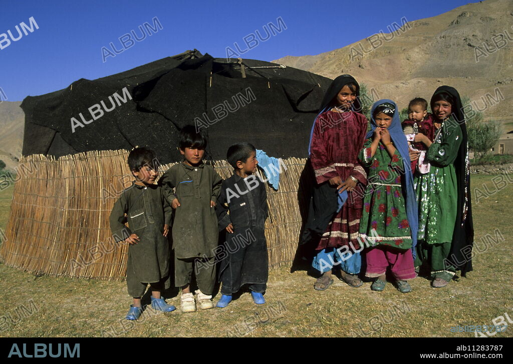 Children of the semi-nomadic Aimaq people in front of summer yurts, Pal-Kotal-i-Guk, between Chakhcharan and Djam, Afghanistan, Asia.