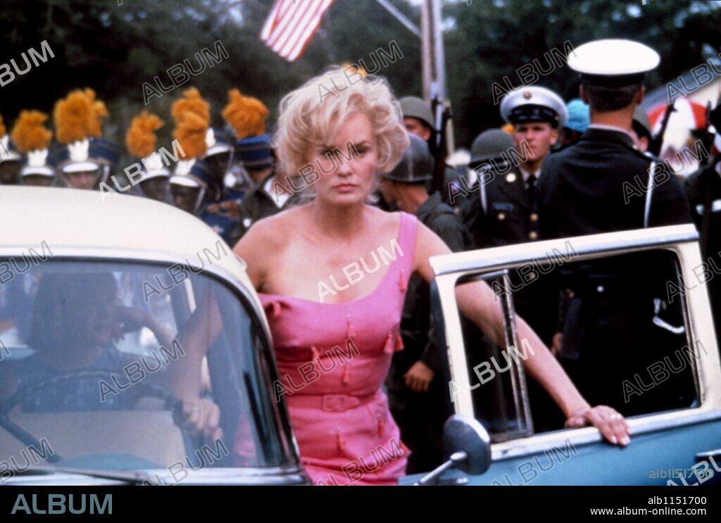 JESSICA LANGE in BLUE SKY, 1994, directed by TONY RICHARDSON. Copyright COLUMBIA PICTURES.