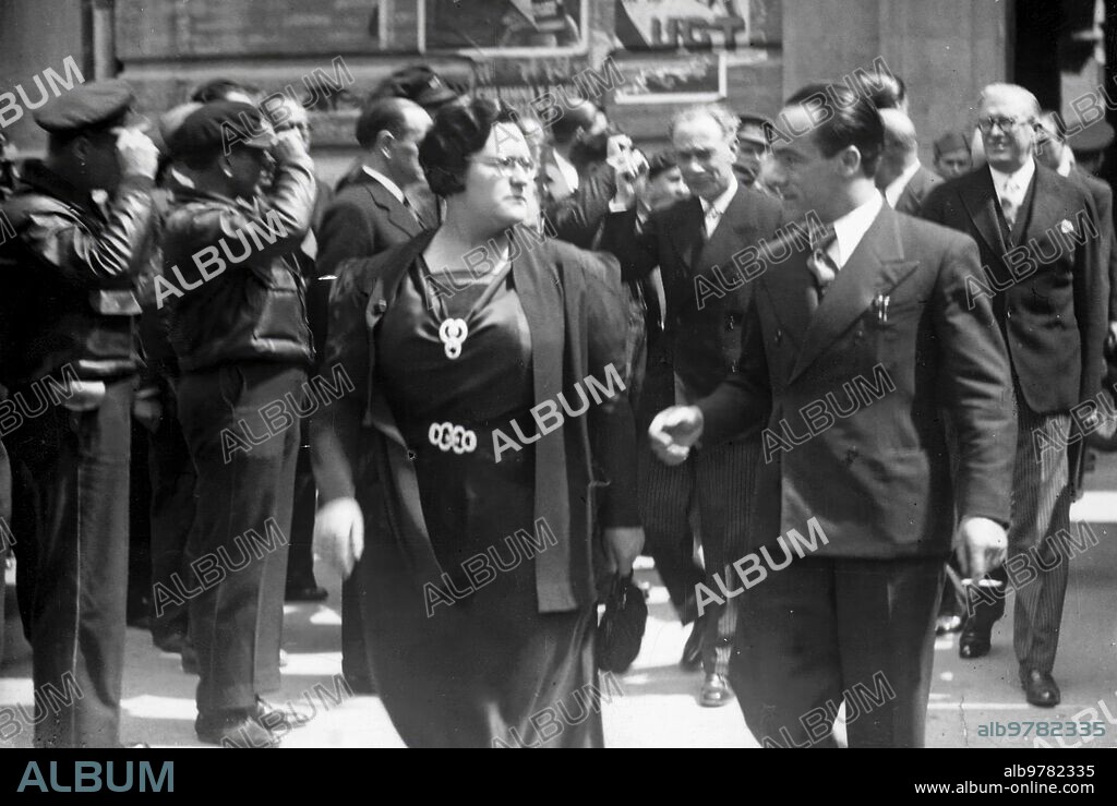The anarchist leader Federica Montseny, Minister of Health, leaves to compliment the president on the anniversary of April 14.