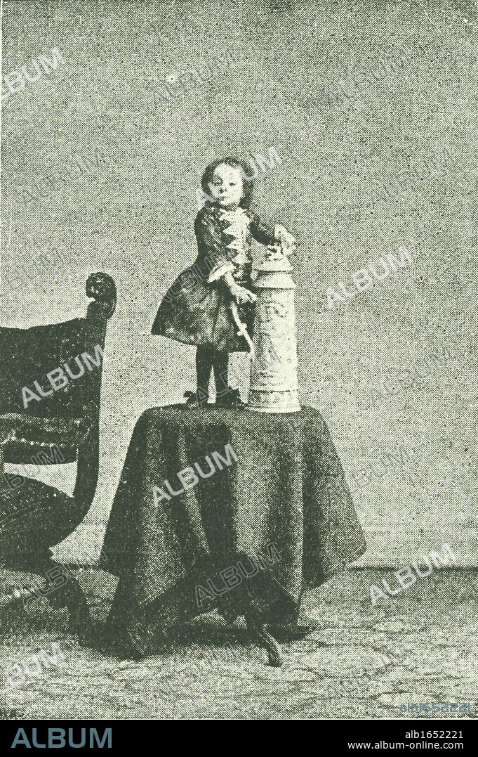 Princess Pauline: Pauline Munsters (1876-1895) Dutch dwarf claimed to be the smallest woman ever to have lived. Her post mortem showed her to be 61.2cm (24 inches) tall. Halftone from a photograph.