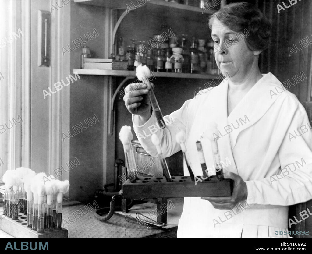 Alice Catherine Evans (January 29, 1881 - September 5, 1975) was an American microbiologist. She became a researcher at the US Department of Agriculture. There she investigated bacteriology in milk and cheese. She later demonstrated that Bacillus abortus caused the disease Brucellosis in both cattle and humans. She was met with skepticism, because she was a woman and did not have a Ph.D. Her findings led to the pasteurization of milk in 1930. As a result, the incidence of brucellosis in the US was significantly reduced. Evans also contributed to the field of infectious illness, studying epidemic meningitis and influenza. Underwood & Underwood, 1928 (cropped and cleaned).