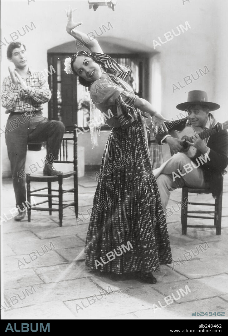 PASTORA IMPERIO en LA MARQUESONA, 1939, dirigida por EUSEBIO FERNANDEZ ARDAVIN. Copyright CIFESA.