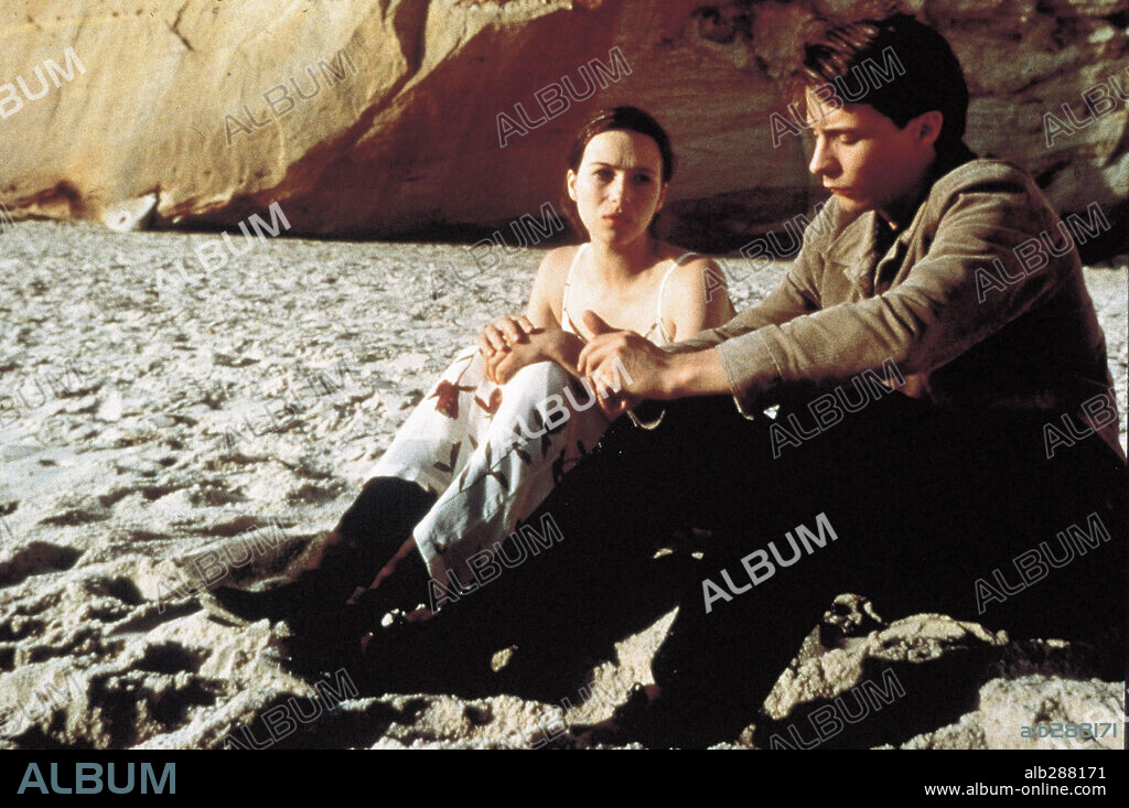 ARIADNA GIL y FELE MARTINEZ en LAGRIMAS NEGRAS, 1998, dirigida por RICARDO FRANCO.