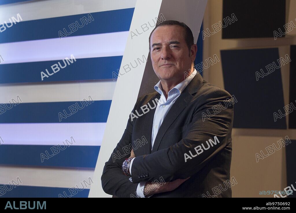 Madrid, 21/01/2016. Antonio Jiménez presentador de el cascabel en 13 Tv. Foto: Isabel Permuy Archdc.