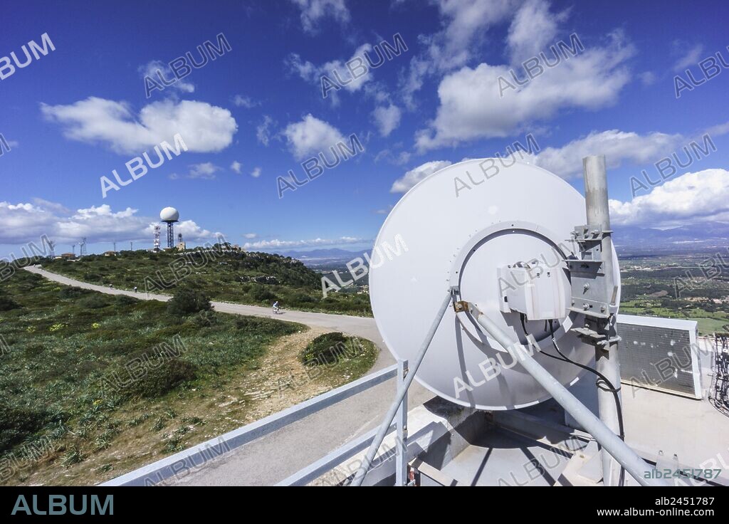 Antenas de radar y telecomunicaciones, Puig de Cura, Algaida, Mallorca, islas baleares, Spain.