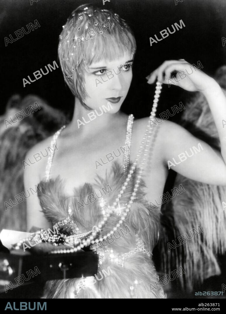 LOUISE BROOKS in THE CANARY MURDER CASE, 1929, directed by MALCOLM ST. CLAIR. Copyright PARAMOUNT PICTURES.